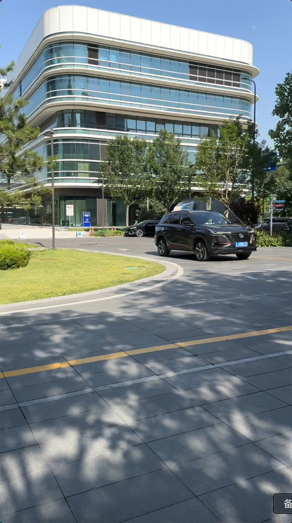 10分鐘一班免費(fèi)擺渡，文鋒停車(chē)讓旅程輕松啟程