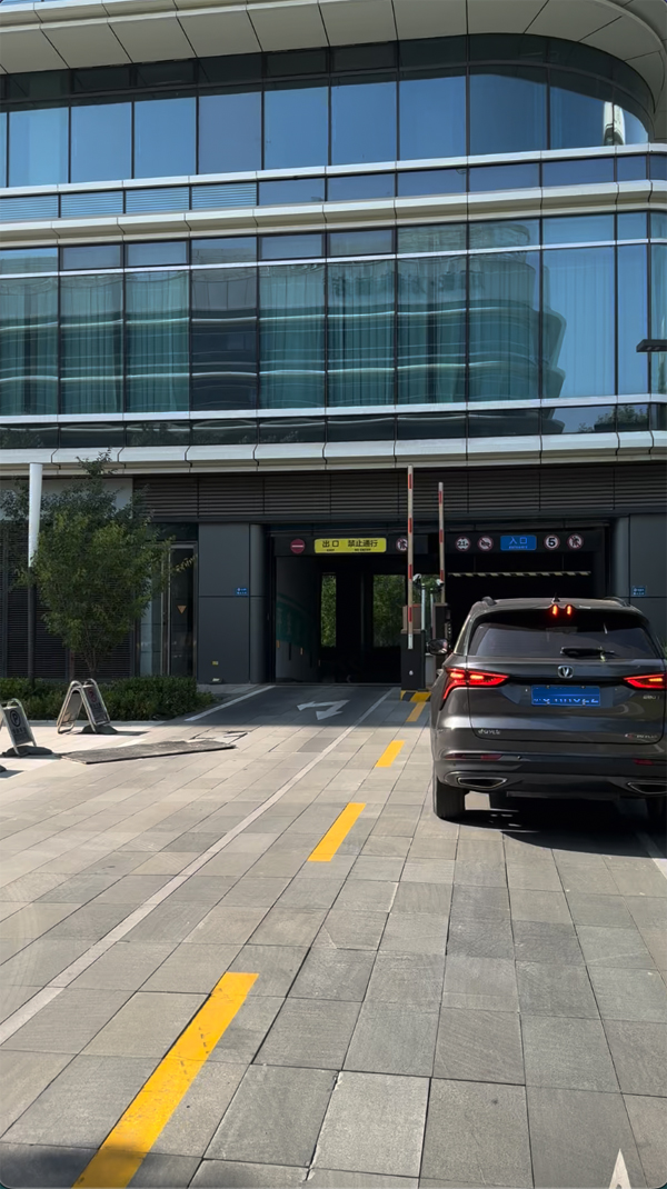 大興機(jī)場停車到底選哪家？文鋒全流程服務(wù)更靠譜